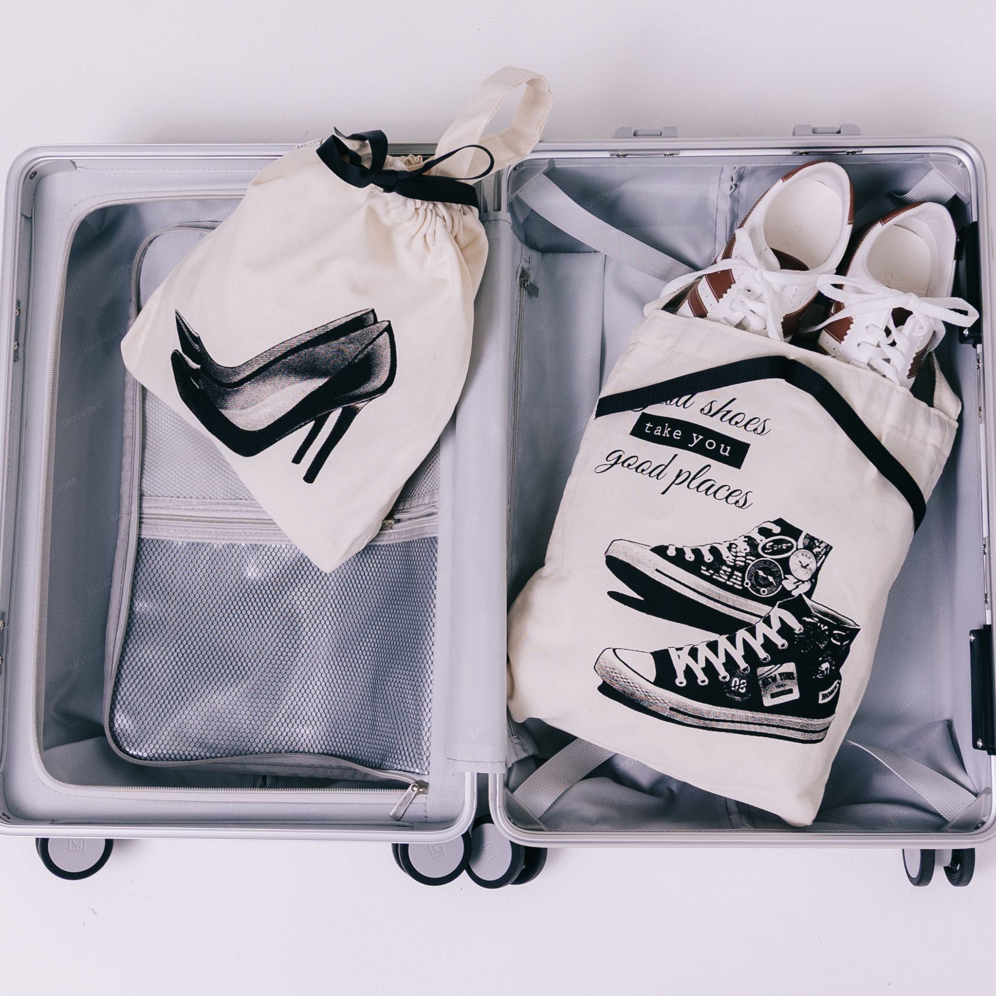 Saco bege para guardar sapatos femininos na mala Bag2Go