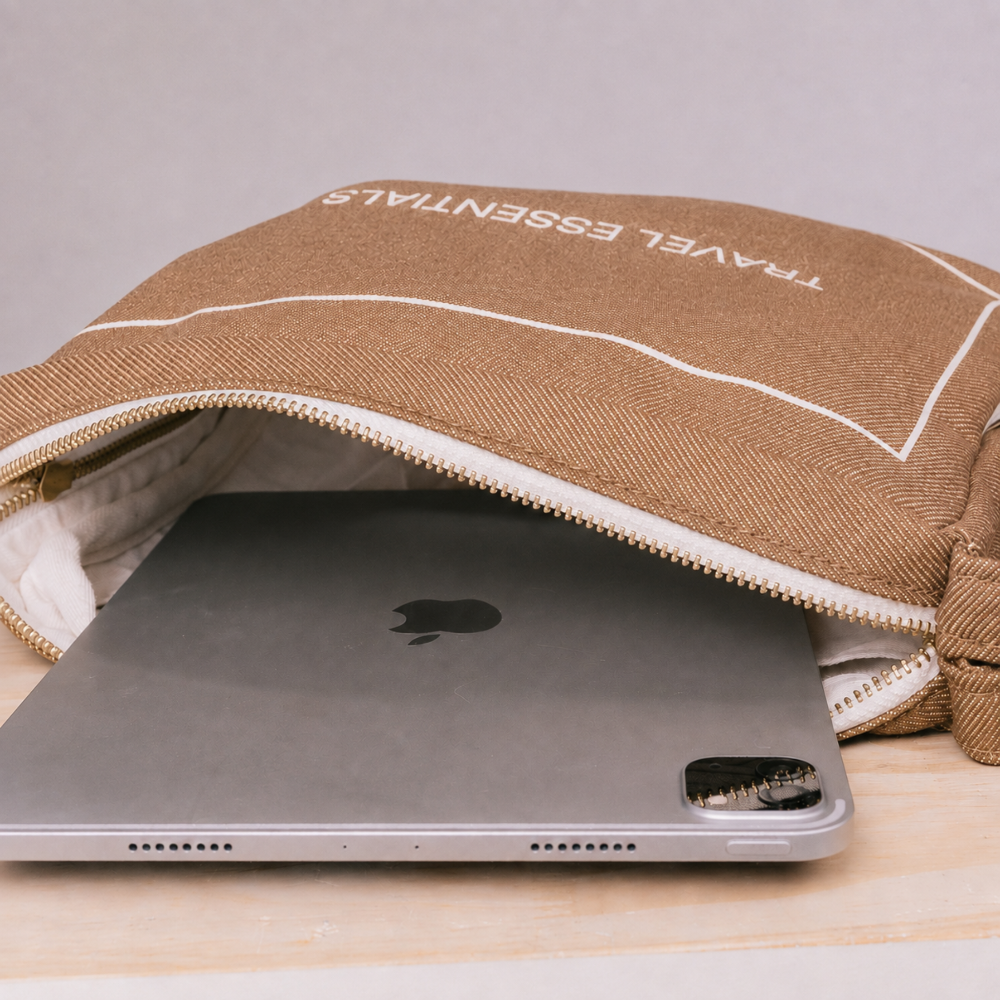 Necessaire organizadora para documentos Travel Essentials caramelo em algodão natural Bag2Go