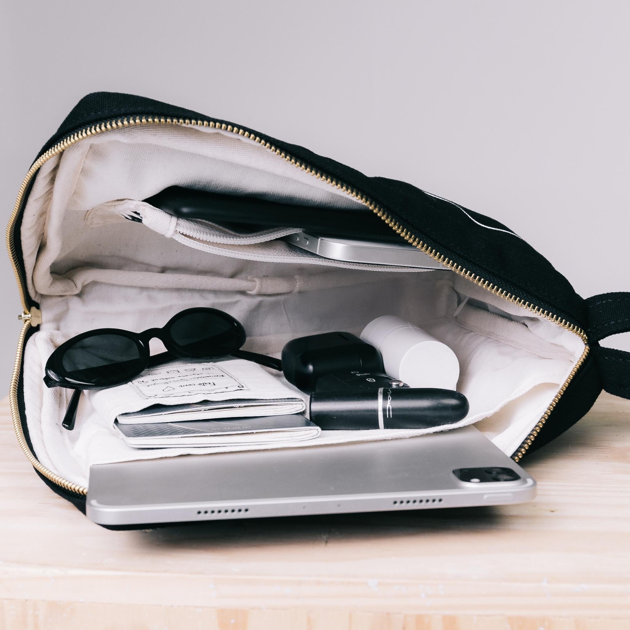 Necessaire preta para passaporte e documentos de viagem Bag2Go
